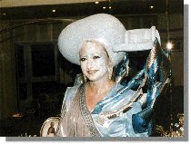 Otra miembro del grupo aleg�rico al agua.