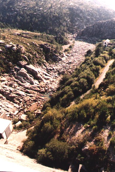 Caudal ecol�xico no r�o Xallas. � Que fai Medio Ambiente?. Nada.