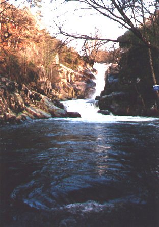 Fervenza del r�o Barbanti�o  enero de 1998. 18 metros. �nica en Ourense.