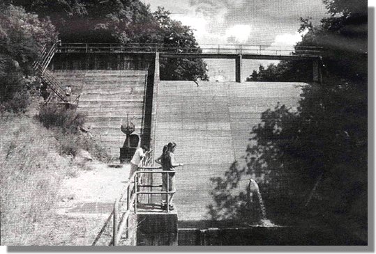 Presa de Camb�s en Aranga. Fotograf�a de Paula Berganti�os.